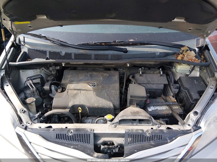 TOYOTA SIENNA - zdjęcie 10