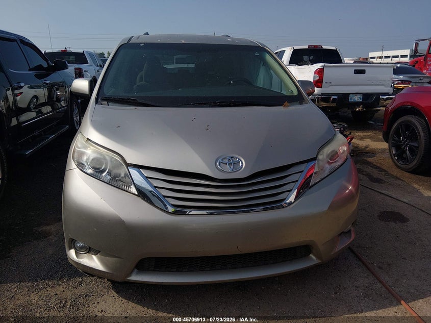 TOYOTA SIENNA - zdjęcie 12