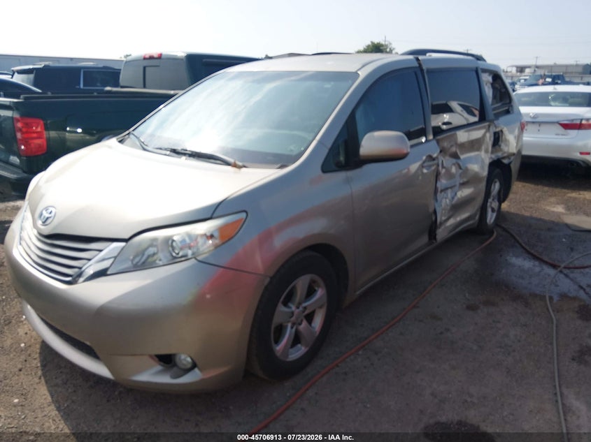 TOYOTA SIENNA - zdjęcie 2