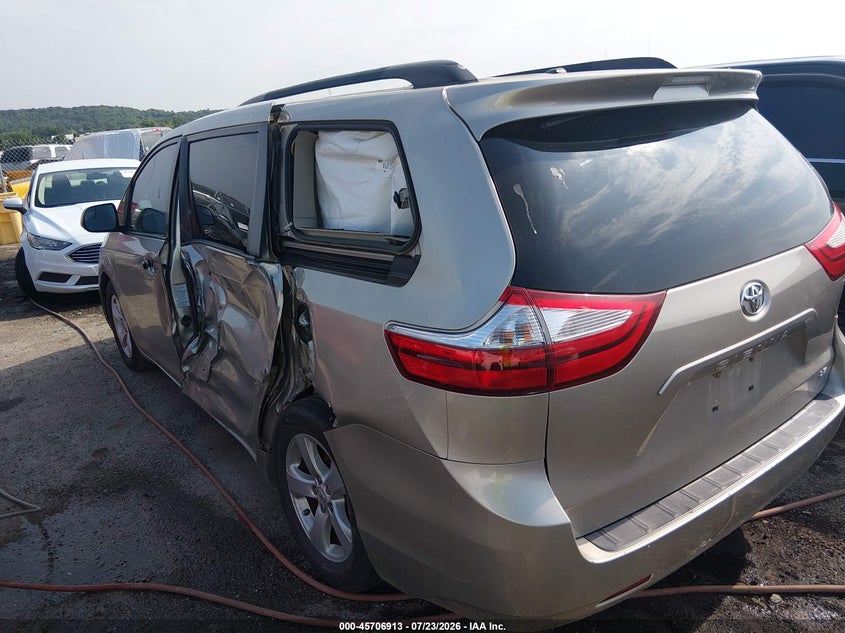 TOYOTA SIENNA - zdjęcie 6