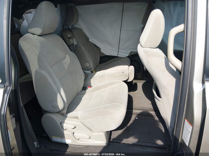 TOYOTA SIENNA - zdjęcie 8