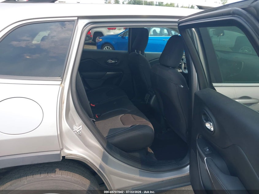 2019 JEEP CHEROKEE auction photo 8