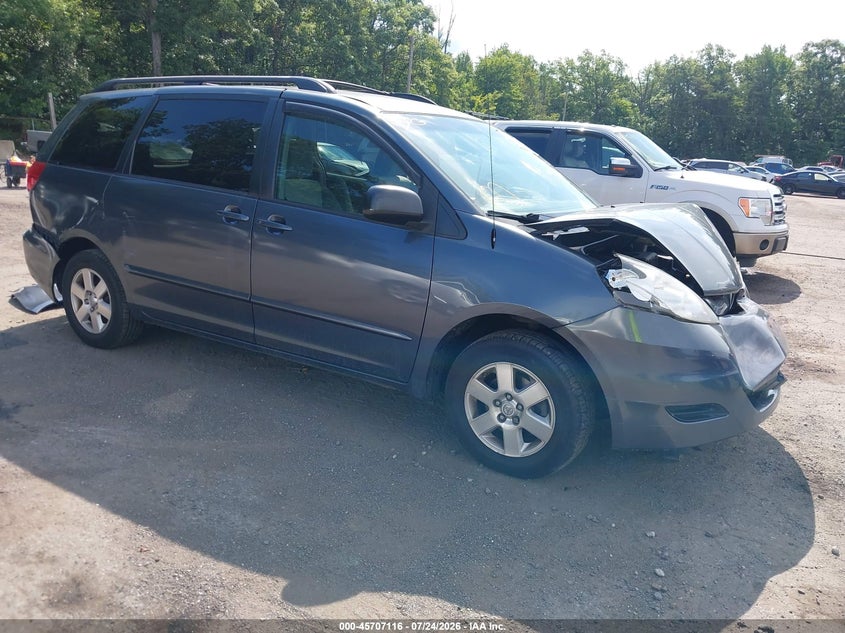 2009 TOYOTA SIENNA auction photo 1