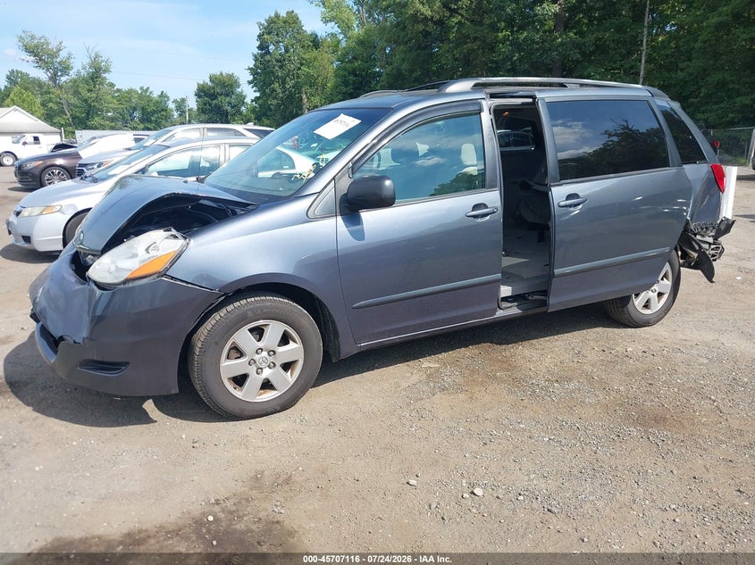 2009 TOYOTA SIENNA auction photo 2