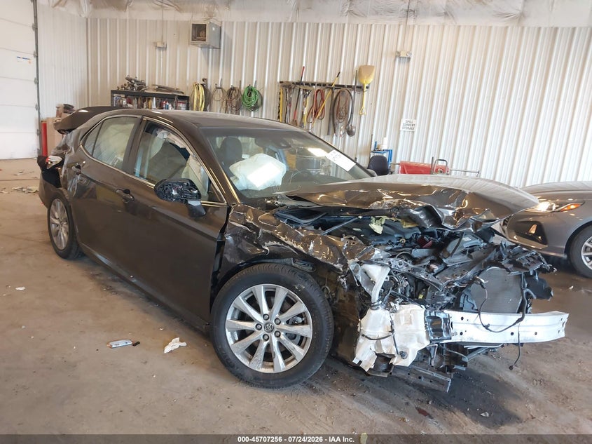 2018 TOYOTA CAMRY auction photo 1