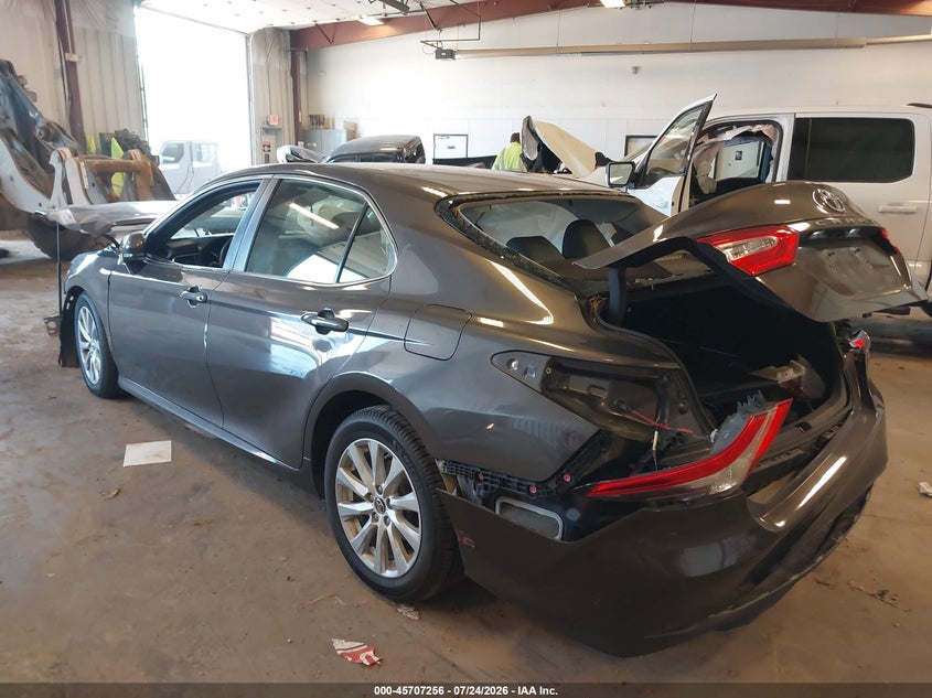 2018 TOYOTA CAMRY auction photo 3