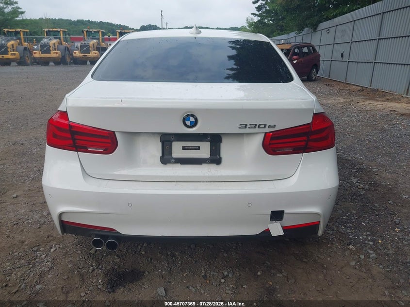 BMW 330E - zdjęcie 16