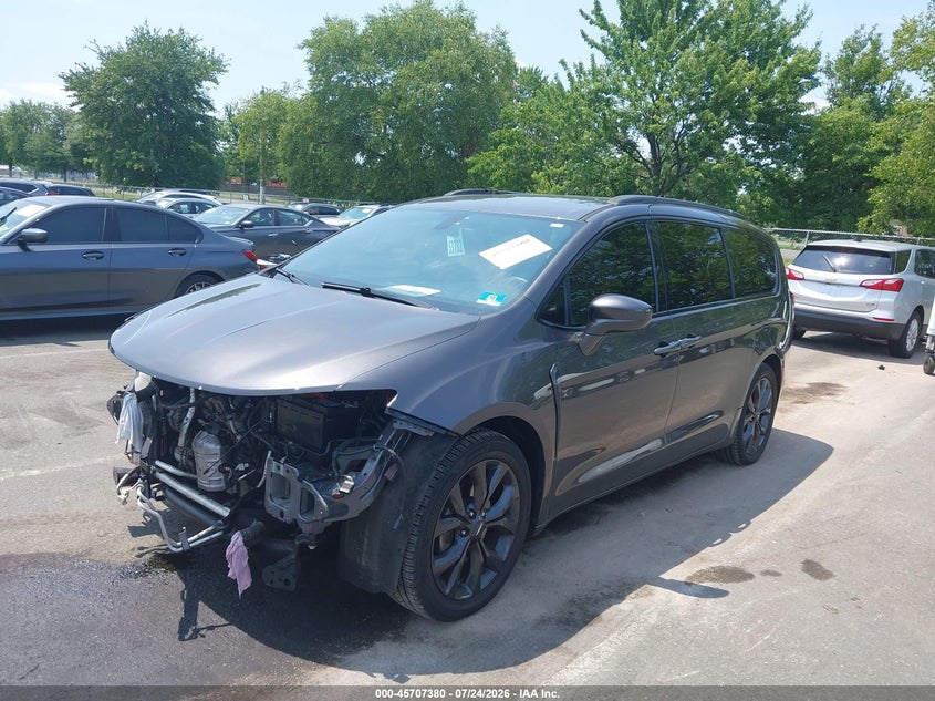 Vin: 2c4rc1eg8jr228653, lot: 46206036, chrysler pacifica touring l plus 20182