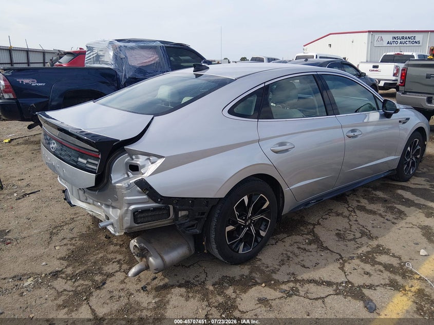 2025 HYUNDAI SONATA auction photo 4