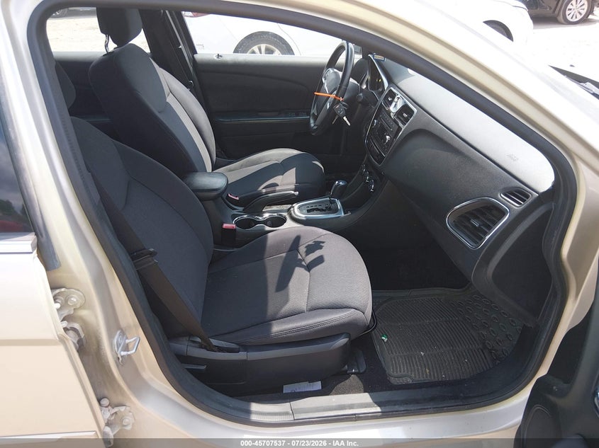 2014 CHRYSLER 200 auction photo 5