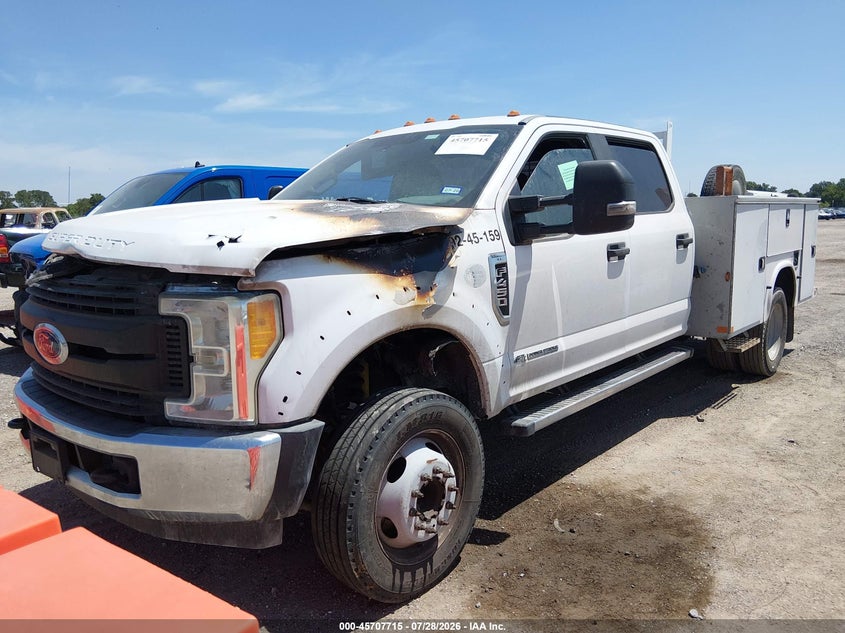2017 FORD F-450 CHASSIS auction photo 2
