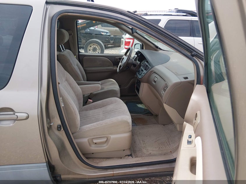 1998 TOYOTA SIENNA auction photo 5