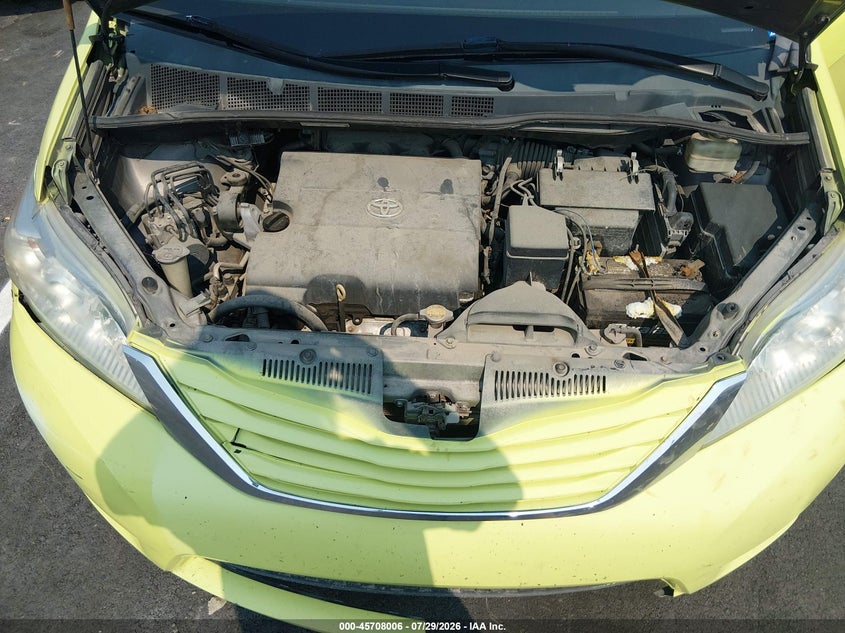 TOYOTA SIENNA - zdjęcie 10