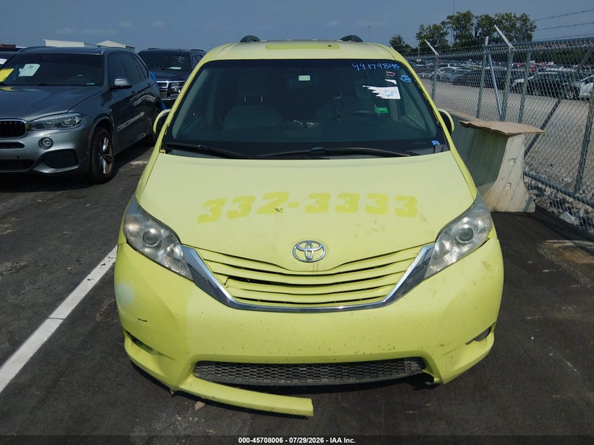 TOYOTA SIENNA - zdjęcie 12