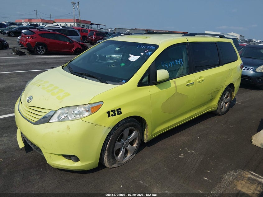 TOYOTA SIENNA - zdjęcie 14