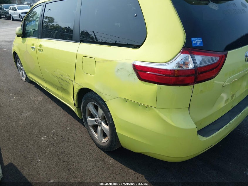 TOYOTA SIENNA - zdjęcie 17
