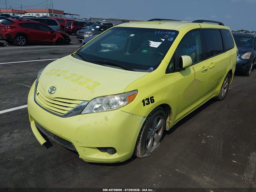 TOYOTA SIENNA - zdjęcie 2