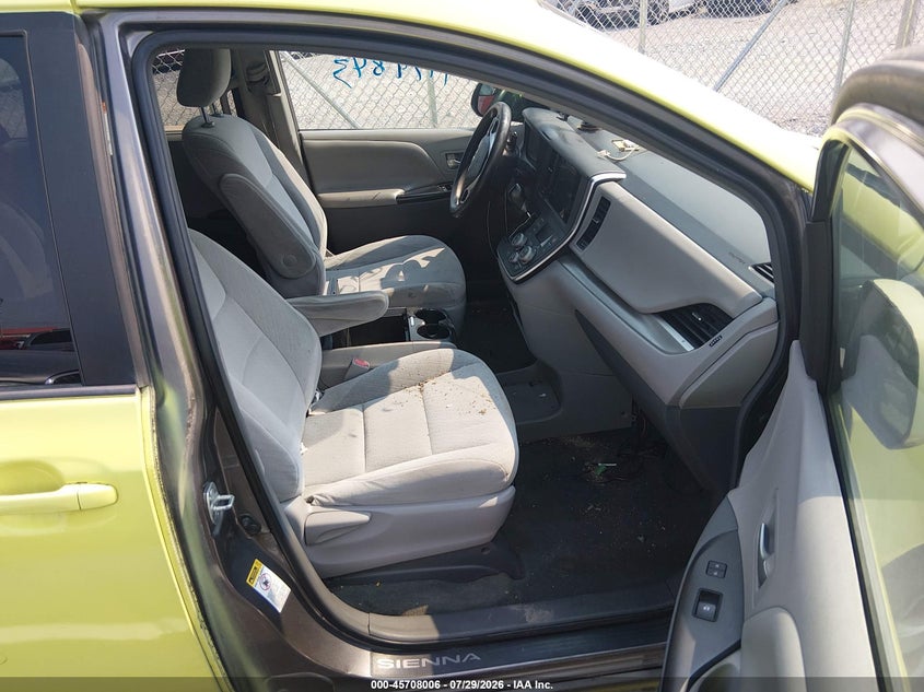 TOYOTA SIENNA - zdjęcie 5