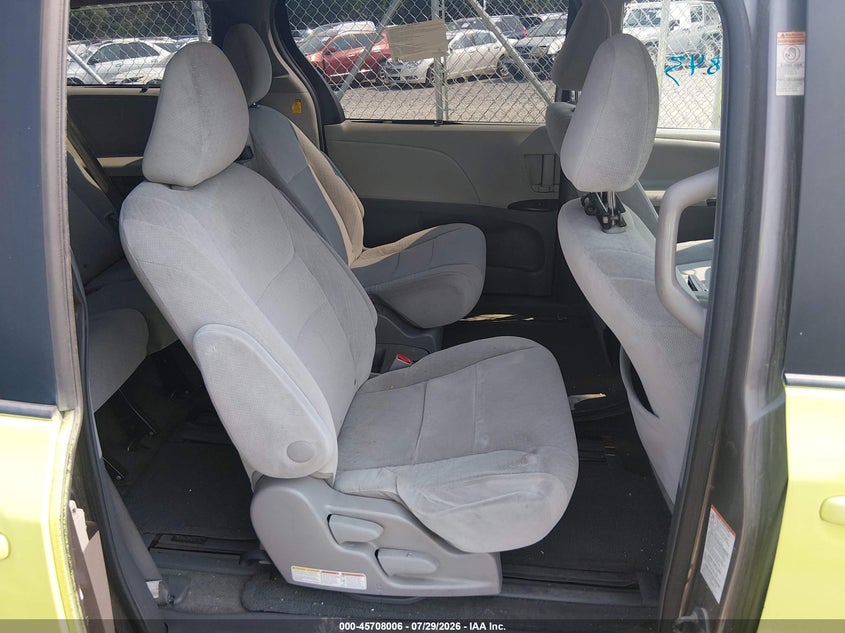 TOYOTA SIENNA - zdjęcie 8