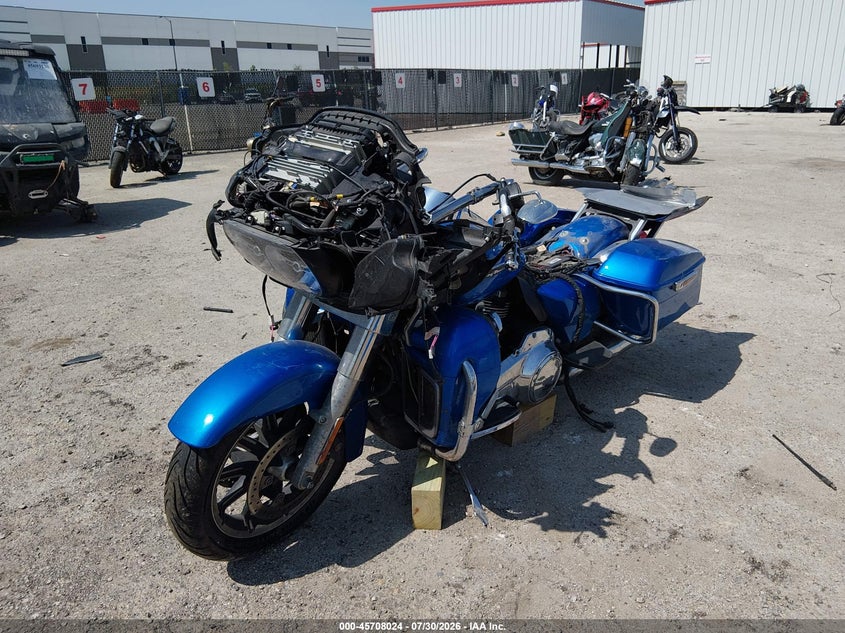 HARLEY-DAVIDSON FLTRU 2018