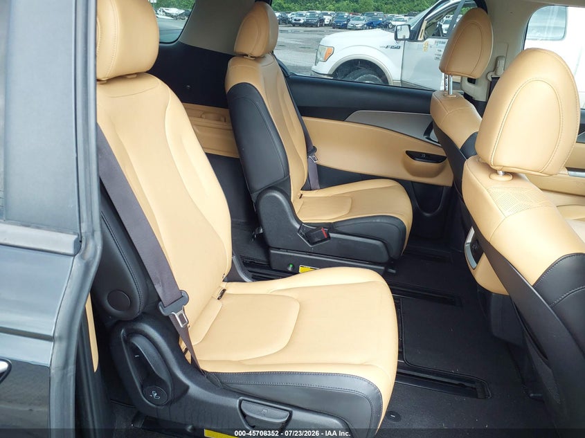 2022 KIA CARNIVAL MPV auction photo 8