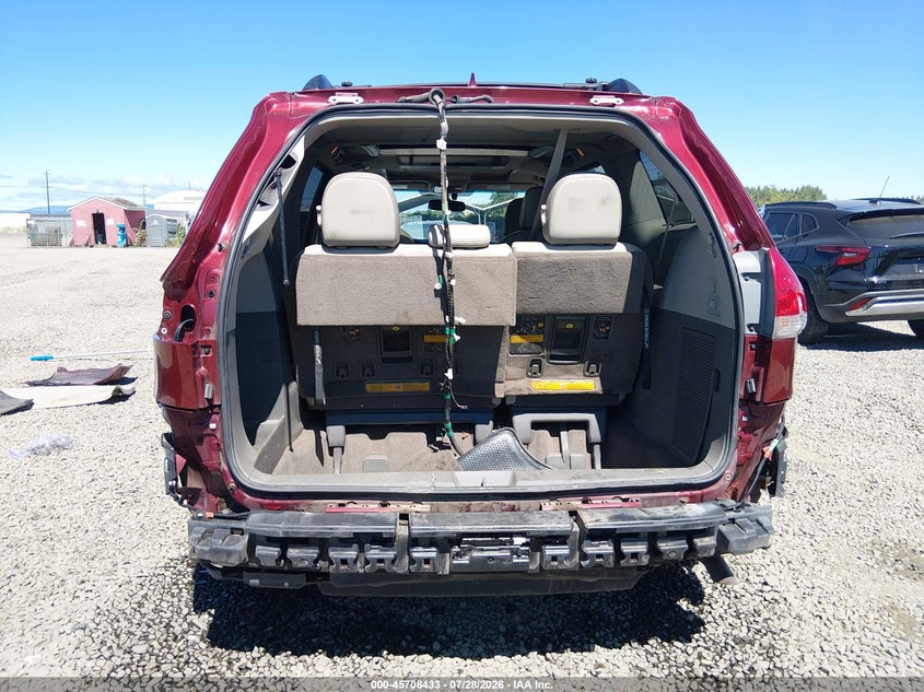 2014 TOYOTA SIENNA VAN 3.5L V-6 DOHC, VVT, 266HP