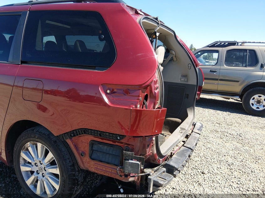 2014 TOYOTA SIENNA VAN 3.5L V-6 DOHC, VVT, 266HP
