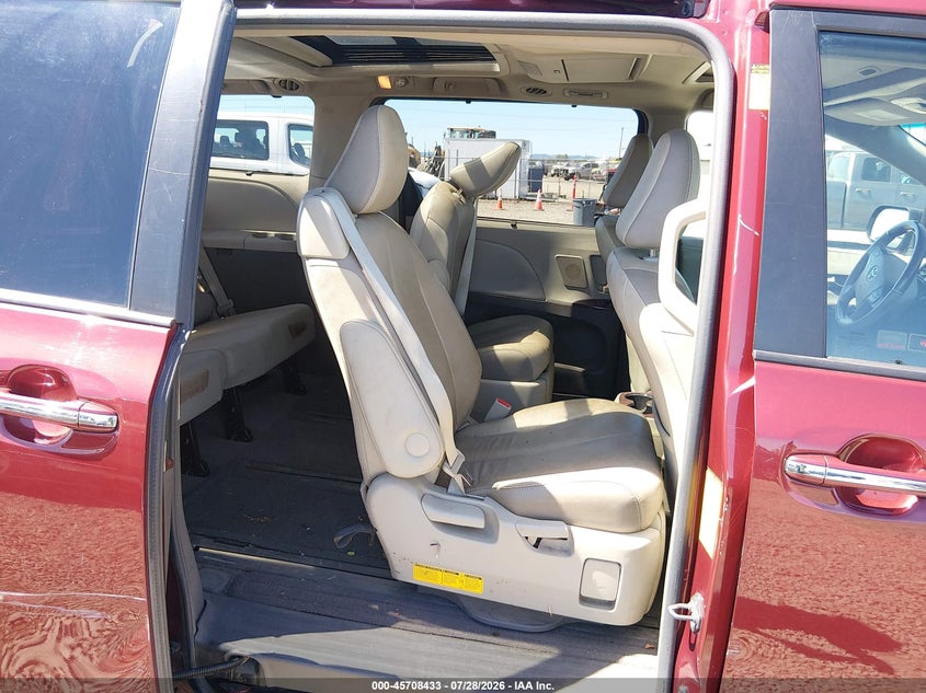 2014 TOYOTA SIENNA VAN 3.5L V-6 DOHC, VVT, 266HP