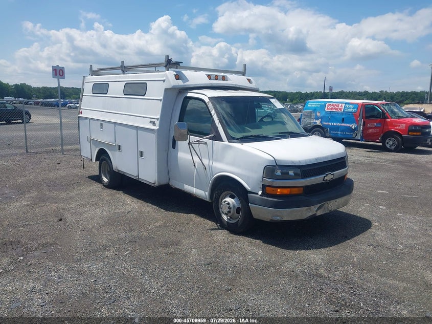2004 CHEVROLET EXPRESS CUTAWAY auction photo 1