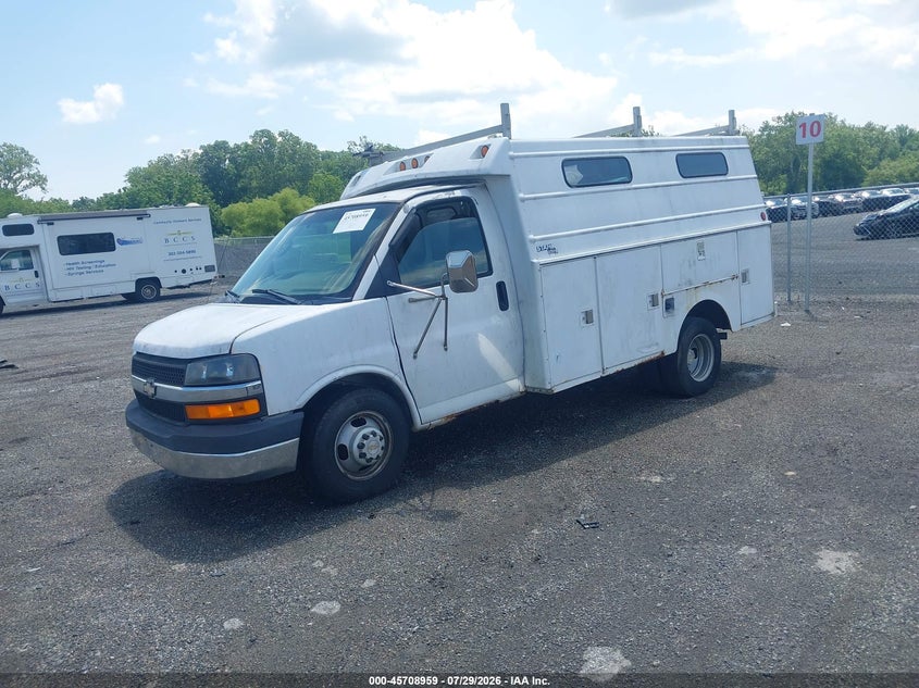 2004 CHEVROLET EXPRESS CUTAWAY auction photo 2