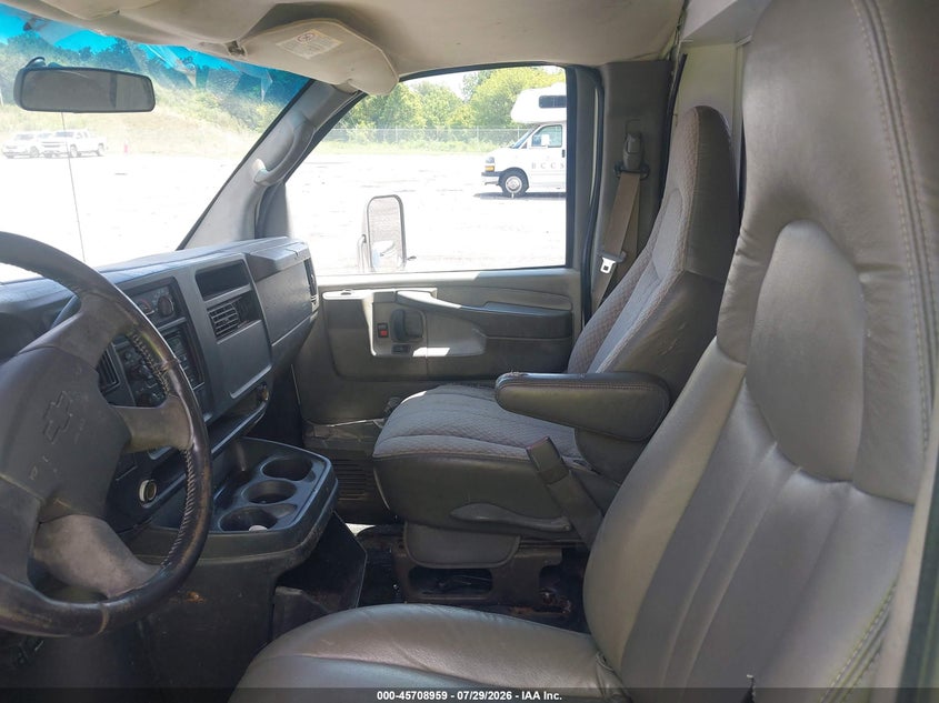2004 CHEVROLET EXPRESS CUTAWAY auction photo 6