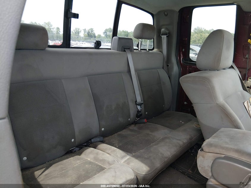 2004 FORD F-150 auction photo 8