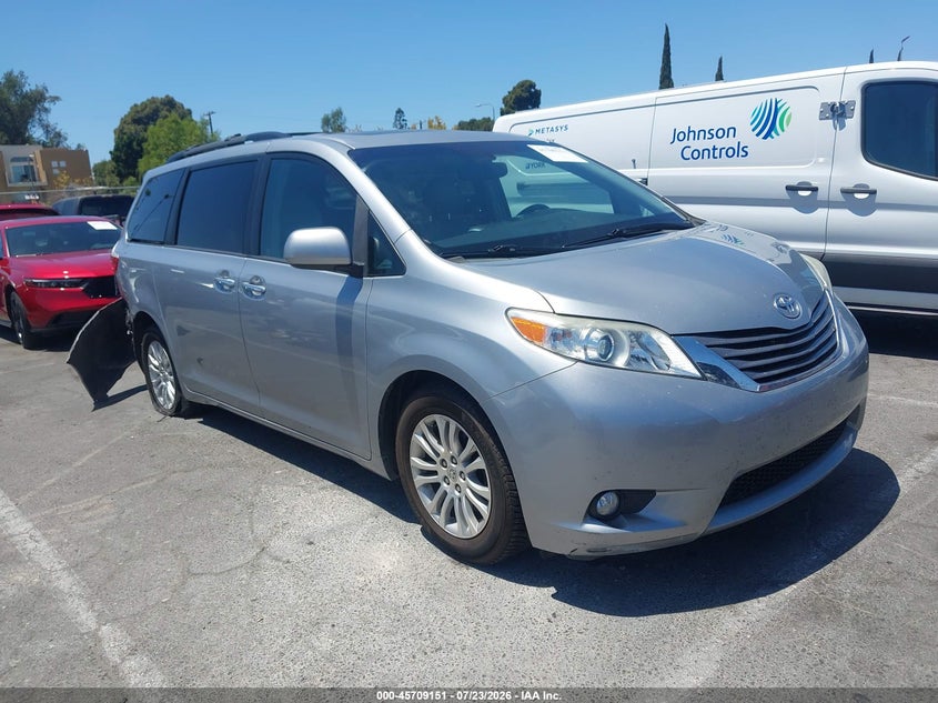 TOYOTA SIENNA - zdjęcie 1