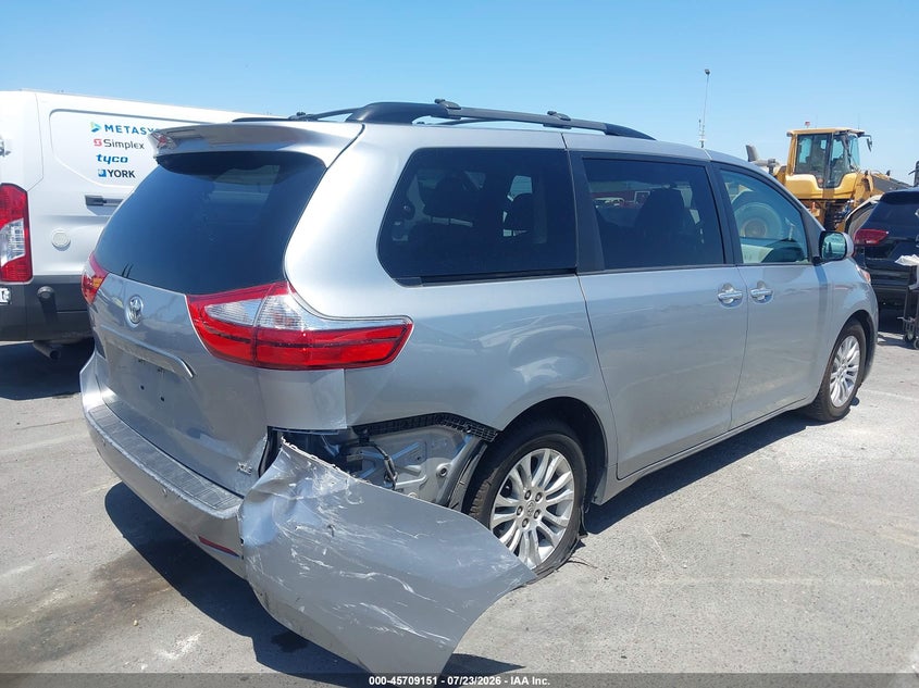 TOYOTA SIENNA - zdjęcie 4