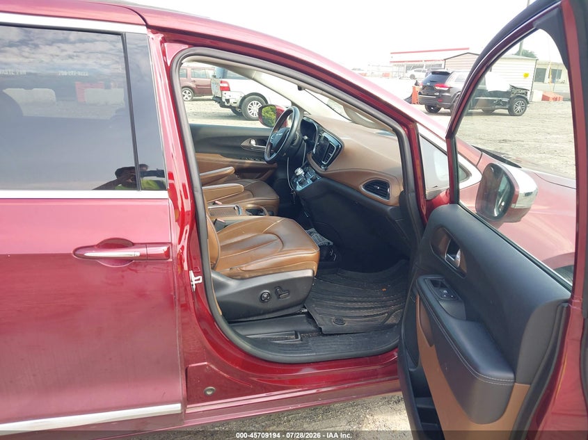 2018 CHRYSLER PACIFICA HYBRID auction photo 5