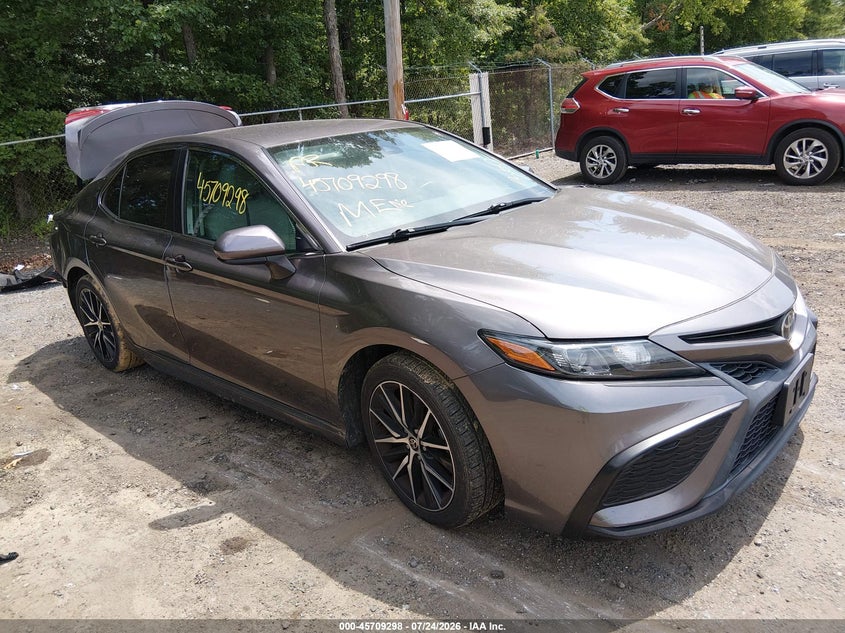 2021 Toyota Camry  (VIN: 4T1G11AK1MU615765)