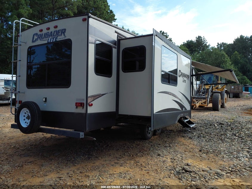 2017 FOREST RIVER PRIME TIME CRUSADER LITE auction photo 4
