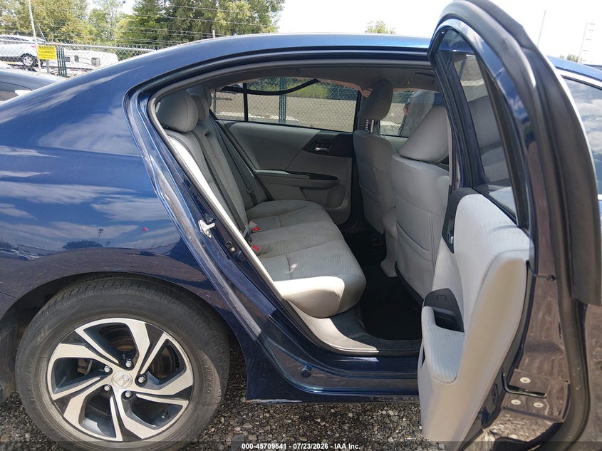 2017 HONDA ACCORD auction photo 8