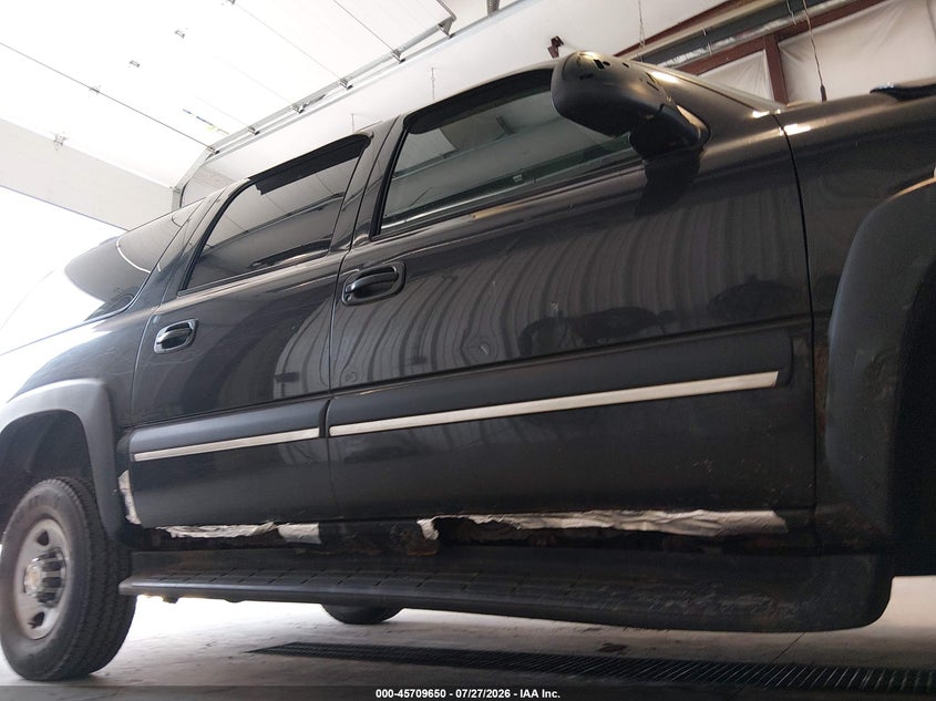 2003 CHEVROLET SUBURBAN 2500 auction photo 6
