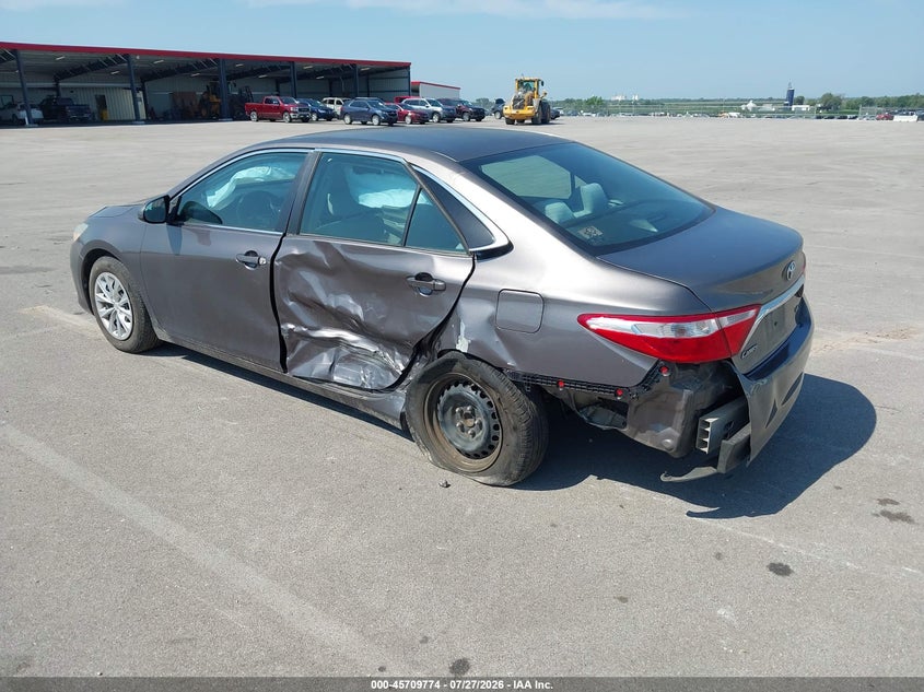 Vin: 4t1bf1fk2gu137090, lot: 46208431, toyota camry le/xle/se/xse 20163