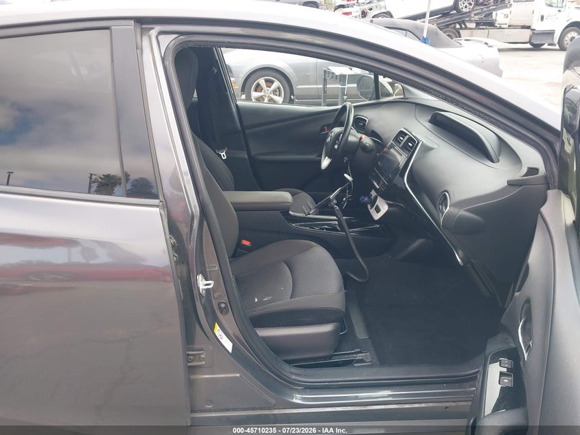 2018 TOYOTA PRIUS PRIME auction photo 5
