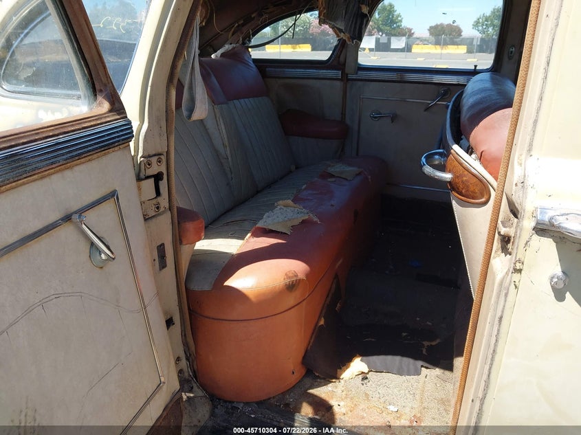 1948 CHRYSLER 4 DOOR SEDAN auction photo 8