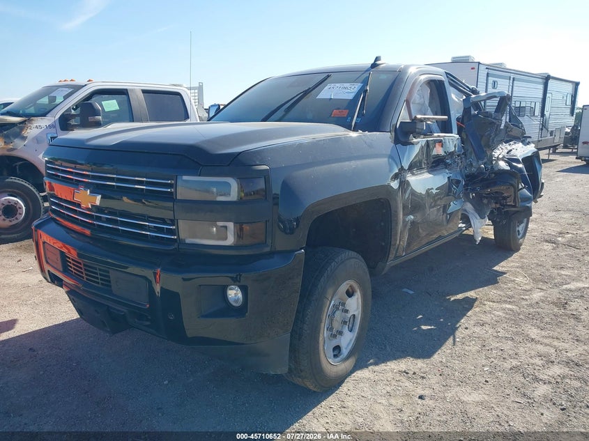2015 Chevrolet Silverado, Левый бок, IAAI, VIN 1GC1KWE86FF596186 — фото 2