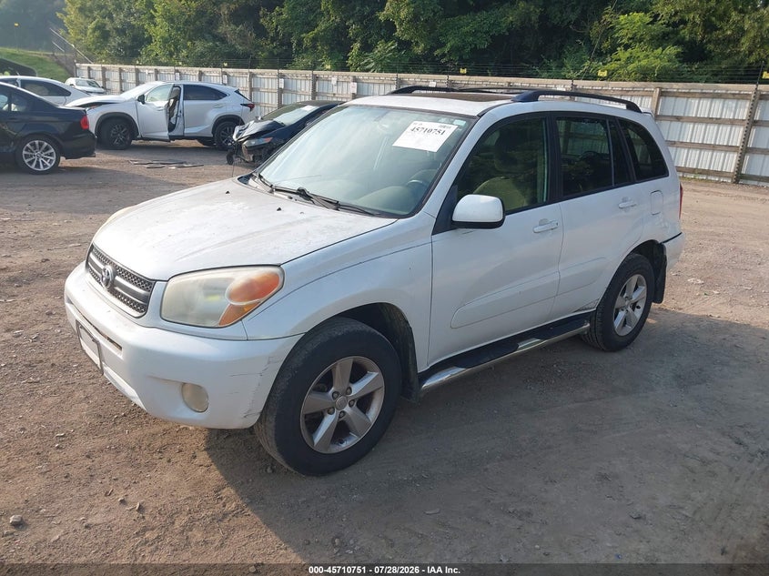 2004 TOYOTA RAV4 auction photo 2