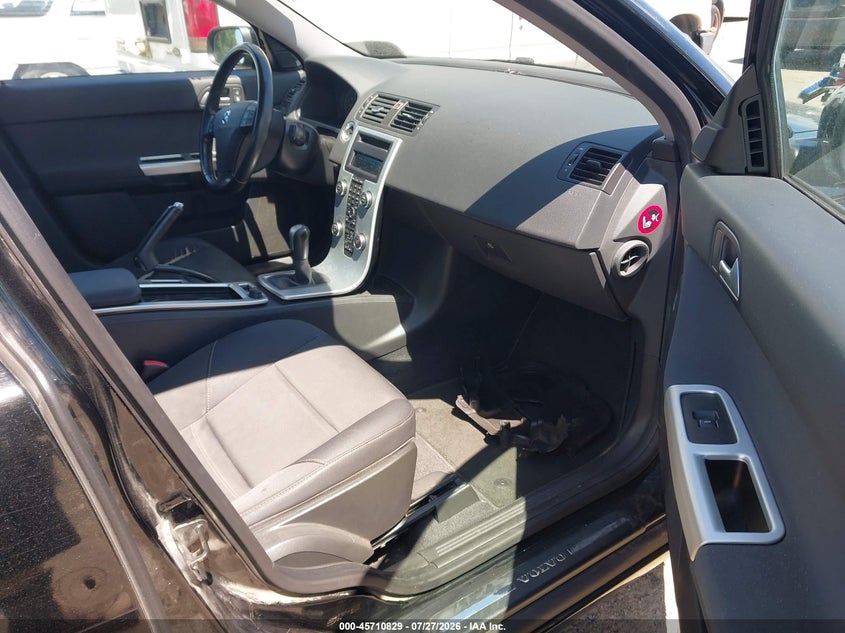 2010 VOLVO S40 auction photo 5