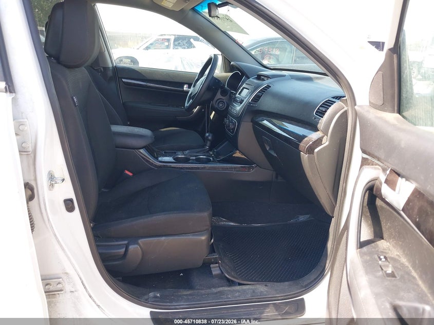 2015 KIA SORENTO auction photo 5