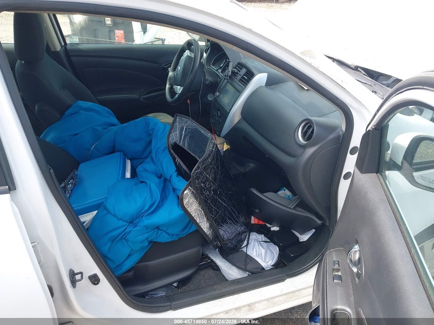 2019 NISSAN VERSA auction photo 5