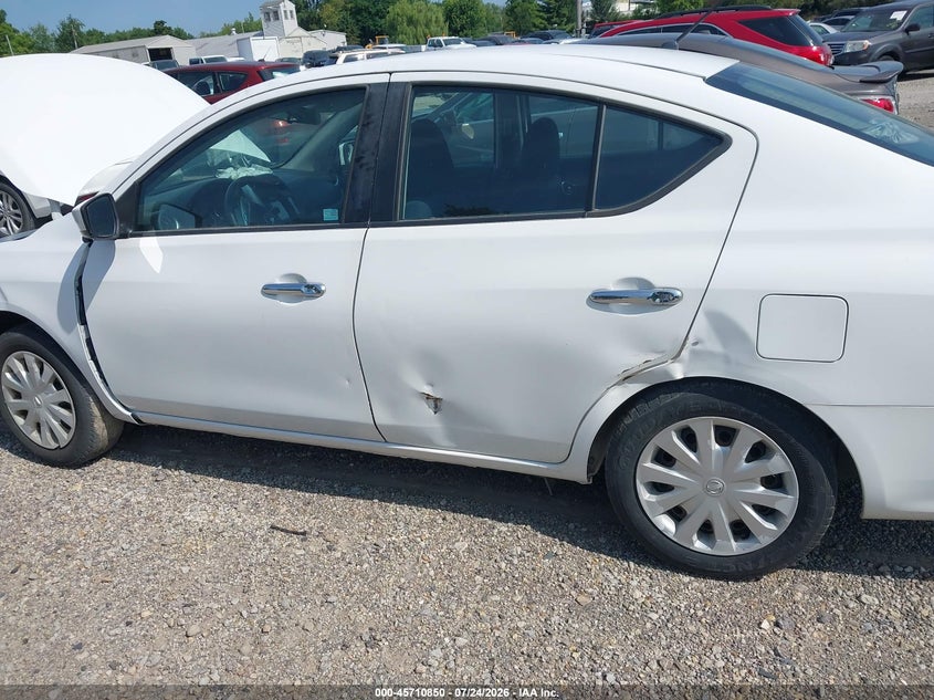 2019 NISSAN VERSA auction photo 6