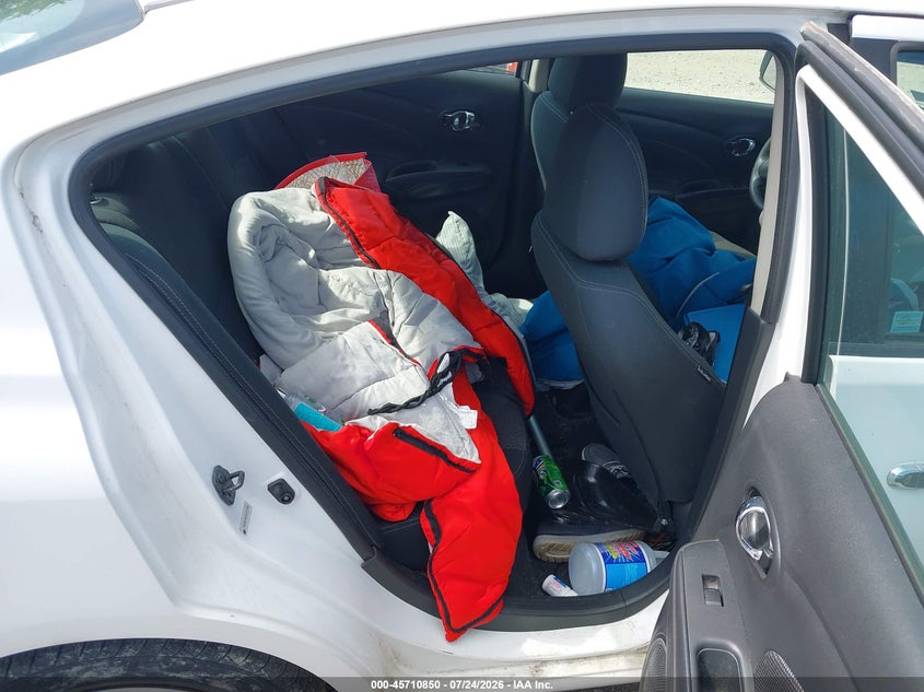 2019 NISSAN VERSA auction photo 8