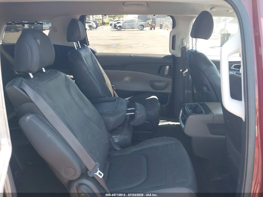 2025 KIA CARNIVAL MPV HYBRID auction photo 8